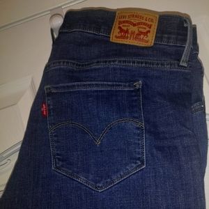 Levi's Shaping & Sculpting Jeans!